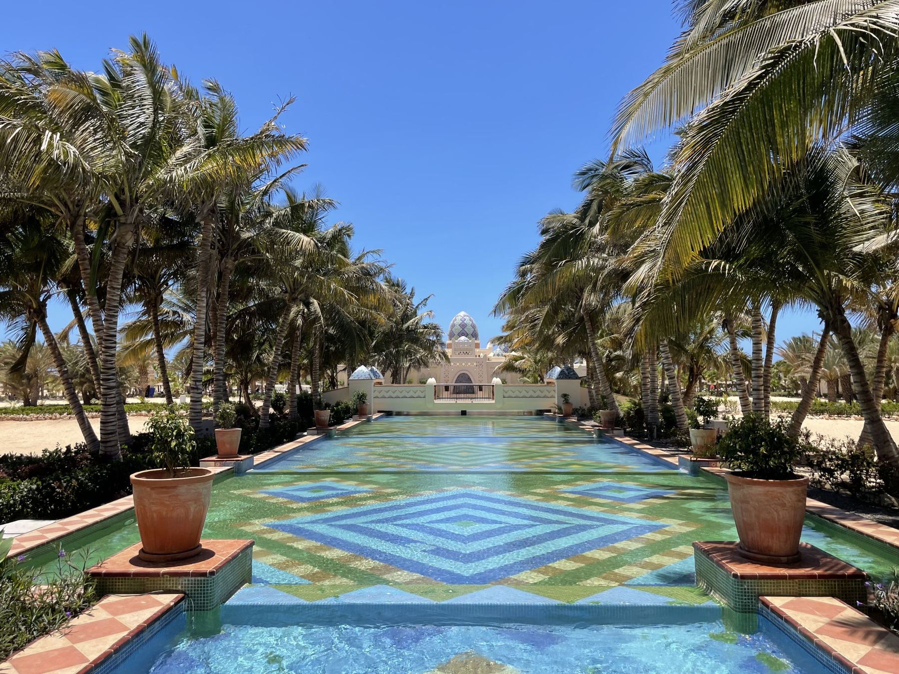 Jardín de agua de un hotel del Grupo RIU reformado